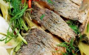 Âu dưa cải bẹ muối chua (đừng chua quá) • nước muối dưa (nước muối sạch có màu trắng như nước vo gạo) • cá chép khoảng 1kg (đừng chọn con có trứng ăn gầy lắm), cá chép mình thuôn dài ngon hơn cá ngắn tròn trùng trục • quả dứa ta, 1/2 quả bóp lấy. Hinh Thá»±c Hiá»‡n Cong Thá»©c Cach Lam Ca Chep Om DÆ°a Chua Dan Da Cho Bá»¯a CÆ¡m Gia Ä'inh Cooky Vn