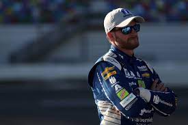 Had to announce to the nascar world that he was missing the rest of the 2016 season due to concussion like so i want to get some races under my belt and get confidence in my health before i can commit to him. Dale Earnhardt Jr Begins Again After Concussion With Altered Priorities The New York Times