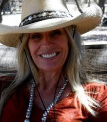 Sandy Snow's Instagram, Twitter & Facebook