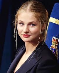 Leonor 👑 princesa de Espanha Astúrias 🇪🇸
