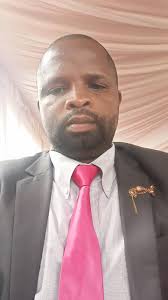 Ex President Uhuru Kenyatta's bodyguard & Presidential Escort Unit  Commander, Eric Kiragu is now serving as a mere Traffic Police officer in  Naivasha, Sad...