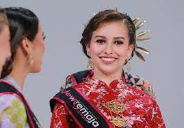 She is a model as well as a lawyer. Biodata Anna Jobling Pemenang Keempat Dewi Remaja 2018 2019 Iluminasi
