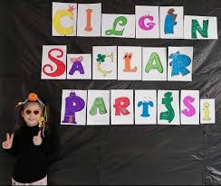 Cilgin Saclar Partisi Sinif Kitapliklari Parti Sanat