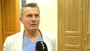 Nem haragszik rékasi károly, csak advent van. Rekasi Karoly Ha Csak Annyit Mondott Volna Hogy Sajnalom Szmo Hu