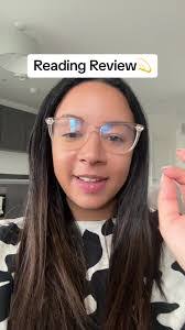 Laura Warren's Instagram, Twitter & Facebook