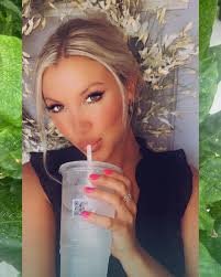 Kristy Weldon's Instagram, Twitter & Facebook