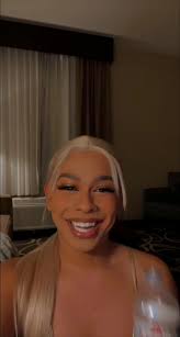 Yourplaybunnyy SHEMALE VERTICAL POV BJ