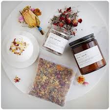 Here are 30 special gifts to help you express your love. 37 Incredible Fruit And Flower 4th Anniversary Gift Ideas Traditional Dodo Burd