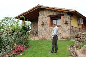 Canoeing, hiking, horseback or bicycle, visit the caves eagle, castrate celtic veton, kid eating, goat cheese, honey bees valley, chamomile oil or paprika are. Casas Rurales Apartamentos Turisticos Candeleda