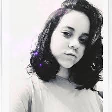 Karen Cunha's Instagram, Twitter & Facebook