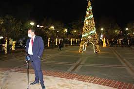 Η συμμετοχη σε τυχερα παιγνια επιτρεπεται μονο σε ατομα ανω των 18 ετων. Eortastikh Lampsh Sta Anw Liosia Se Plateies Lewforoys Synoikies Dhmos Fylhs