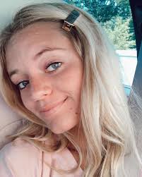 letsgetrealproject my name is Anslee Rose Wilson. I'm 19 years old and I  love a lot of things! I love God, my family, my friends, my boyfriend, my  hometown, and school! I