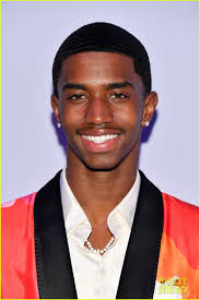 Julianne Moore, Rosie Huntington-Whiteley, & Elizabeth Banks Step Out for  Tom Ford Fashion Show: Photo 4030298