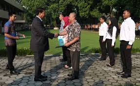 Berapa penghasilan yang diperoleh seorang pegawai negeri sipil hasil rekrutmen tahu 2019? Cpns Istimewa Masuk Kerja 1 Maret Langsung Terima Gaji Suara Baru Portal Berita Masa Kini