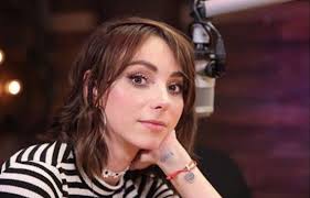 Natalia tellez sa po viac ako dvoch rokoch rozhodla prehovoriť o svojom rozchode s christopherom mexická herečka a moderátorka natalia tellez sa v životoch fanúšikov skupiny rbd zviditeľnila. Asi Fue Como Natalia Tellez Comenzo Su Carrera