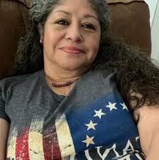 Lynette Barclay's Instagram, Twitter & Facebook