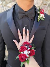 Pinterest Mrooten14 Corsage Prom Prom Photoshoot Prom Corsage And Boutonniere