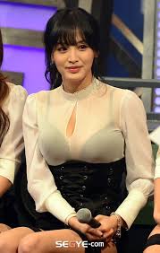 Eye Candy 11 Sexiest Moments Of Rainbow Kim Jae Kyung Gifs N Video Daily K Pop News