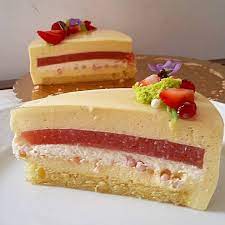 Biscotto Charlotte Al Limone Con Bagna Al Maraschino Bavarese Alla Vaniglia Gelee Alla Fragola Mousse Alla Crema Di Limone Con Crispearl A Cake Desserts Food