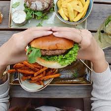 Mittagspause Bei Peter Markiert Eure Liebste Begleitung Zum Burger Essen Ii Peterpane Burgergrill Bar Burger Essen Burger Restaurant Mittagspause