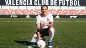 Colo colo, de hecho, lo ha buscado en más de un mercado, siendo la ocasión más clara que tuvo durante la primera gestión de héctor tapia, quien tal como hizo con esteban paredes, pidió al seleccionado nacional con nombre y apellido.al frustrarse a último momento una operación que parecía encaminada, tito. Colo Colo Volvera A La Carga Por Fabian Orellana Si Clasifica A La Libertadores Alairelibre Cl