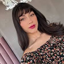 불행히도, 나는 그냥 스페인어를 하는 것처럼 보이지만, 마음은 완전 백인 소녀입니다. 🥹