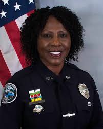 Congratulations to Officer Roz who retired today after 25 years of service!  We wish her well as she begins a new chapter. ❤️