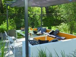Banquette Maconnee Pergola Pour La Terrasse Cote Barbecue Afin D Y Creer Un Cocon Terrasse Jardin Amenagement Jardin Tonnelle Jardin