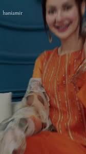 Hania Amir in Red Saree Viral TikTok