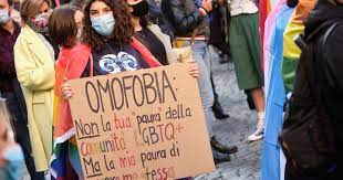 Se venisse approvata, la legge si inserirebbe all'articolo 604 bis del codice penale, che già punisce tramite la reclusione fino a un anno e sei mesi le discriminazioni. Ddl Zan Ecco Cosa C E Davvero Nella Legge Contro L Omotransfobia Di Cui Ha Parlato Fedez E Perche E Bloccata In Senato Il Fatto Quotidiano