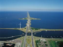Em 1986, os países baixos proclamaram a nova 12ª província de flevoland, mas não separaram a em 14 de dezembro de 1287, o terpen e os diques que detinham o mar do norte fracassaram e a. Blog Do Professor Marciano Dantas Os Polderes Holandeses