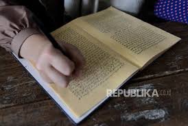 Penyerahan berkas permohonan banding dapat dilakukan dengan datang langsung ke pengadilan pajak dengan mendaftar antrean secara online terlebih dahulu, atau bisa juga dengan dikirimkan melalui. Siapa Yang Dimaksud Awam Dan Apa Kewajiban Mereka Republika Online