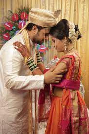 Marathi Couple Indian Wedding Poses Wedding Couple Poses Indian Bride Outfits
