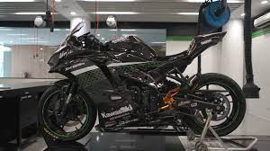 Follow @modifiedbikes , share motor2 modifikasi keren lo kesini hastag #mejengbikes | ride with pride. Kawasaki Indonesia Shows Us How To Modify A Zx 25r For The Track