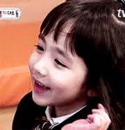 捂嘴笑- Cristina Fernandez Lee（中文名克里斯蒂娜）表情包- 发表情- fabiaoqing.com