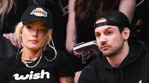 Walk in the club, sue everybody. Alev Aydin Kimdir Halsey In Sevgilisi Alev Aydin Kac Yasinda Meslegi Ne Alev Aydin Hakkinda