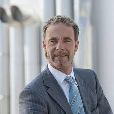 Daniel Rolla (@simdrolla)