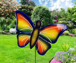 Schmetterling Mit Bunten Flugeln Bunt Kristallglas Herz Aus Glas