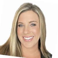 Elyse Nelson's Instagram, Twitter & Facebook