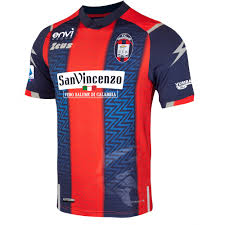 La società inizia dunque a inanellare una serie di. Maglia Ufficiale F C Crotone Calcio 20 21 Home Personalizzata Giocatore