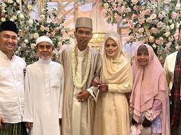 Maybe you would like to learn more about one of these? Melihat Lagi Akad Nikah Ustaz Abdul Somad Dengan Dara Usia 19 Tahun