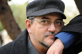 COMO AGUA DE MAYO: Poesía : Orihuela, Luis García: Amazon.fr: Livres