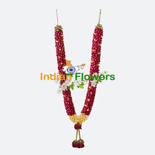 Wide range of indian made flower garlands, jasmine & pooja items at vivek flowers the famous florist & pooja supplies store in the usa. Indian Wedding Garlands Indian Flowers
