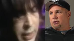 Some people just can't be themselves. The Bizarre History Of Garth Brooks Alter Ego Chris Gaines Youtube