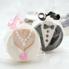 Bride And Groom Chocolate Covered Oreo Cookies Beau Coup Cookie Wedding Favors Chocolate Covered Oreos Oreo Cookies