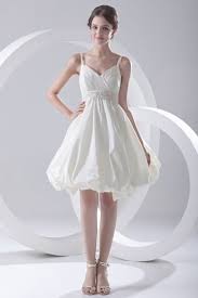 Mini jupe bouffante réalisée en taffetas avec taille élastique et nœud sur le devant. Robe De Mariee Courte Bretelle Fine Empire A Jupe Bouffante Persun Fr