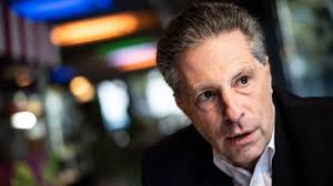 „Hálózatrendszerek ügynökei, lelketlen bürokraták”