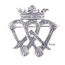 luckenbooth brooch