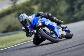 In spite of its smaller displacement and lighter weight, the r6 boasts the. Motorrad Berichte Fur Yamaha Yzf R6