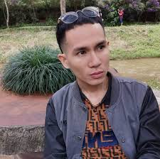 Can I apply for office jobs in Australia with a working holiday visa?